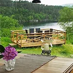 6 Person In Lonevag-by Traum