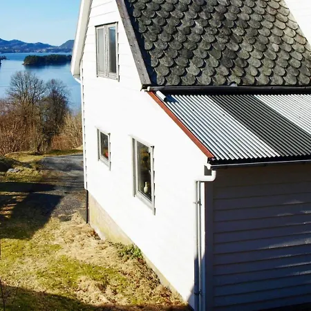 6 Person In Lonevag-by Traum Lonevåg