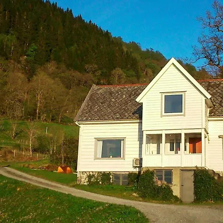 6 Person In Lonevag-by Traum Lonevåg