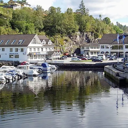 6 Person In Lonevag-by Traum