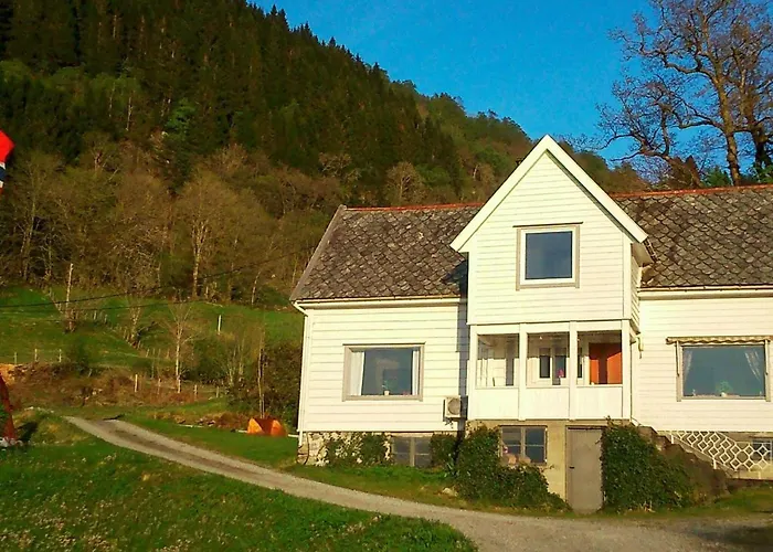 6 Person In Lonevag-by Traum Lonevåg