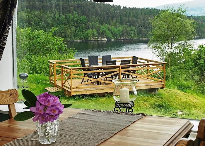 6 Person In Lonevag-by Traum
